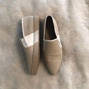 Vince Paeyre Shoes In tan canvas size 6.5 NWOT